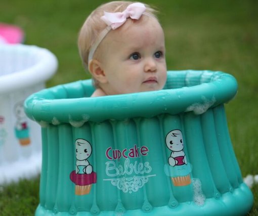 Cupcake Babies Small Bathtub and Pump: Turquoise